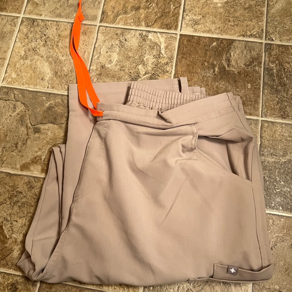 Figs yola skinny size large in Boulder